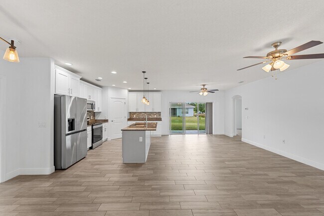 Building Photo - 531 Topeka Rd SW