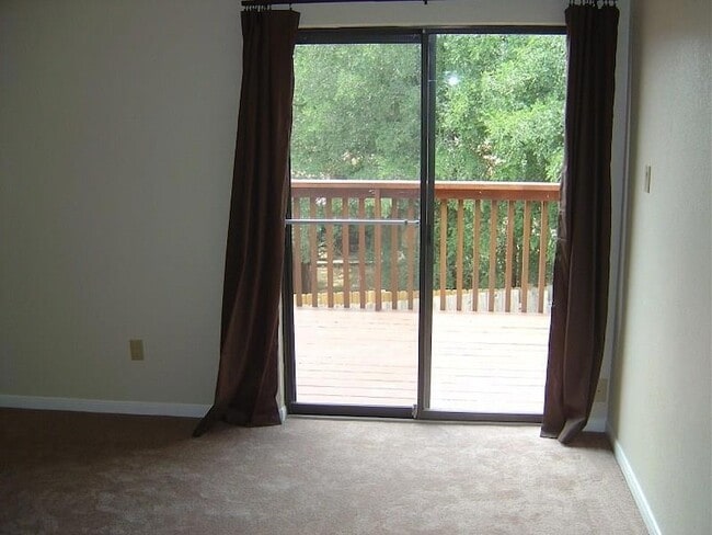 Building Photo - 1701 Horseshoe Cir