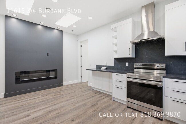 Building Photo - 11615 3/4-11614 Burbank Blvd