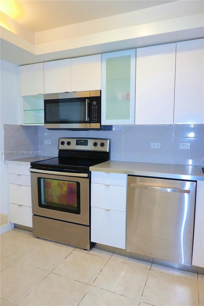 Building Photo - 20515 E Country Club Dr