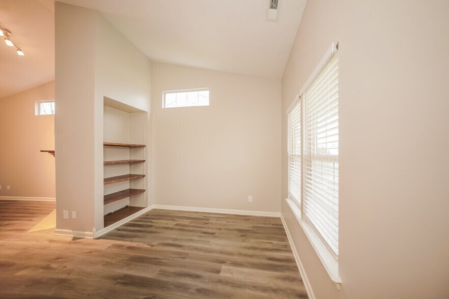 Building Photo - 6425 Meadowfield Dr