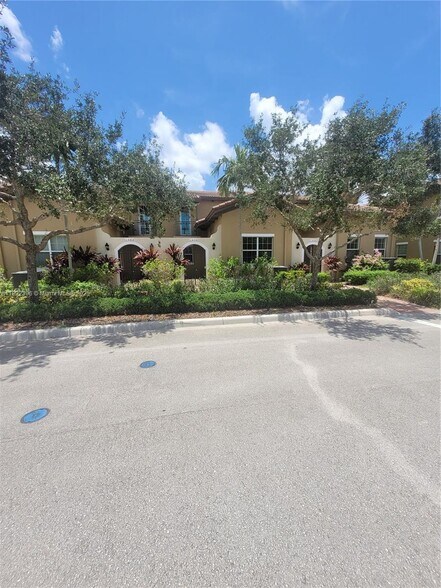 Primary Photo - 1430 SW 147th Ter