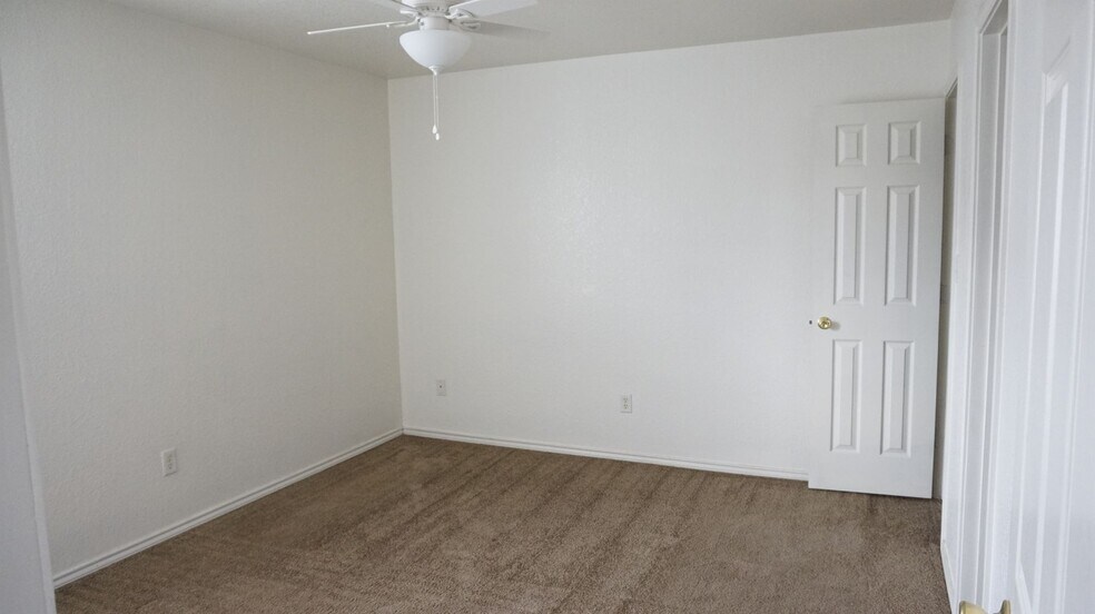 Building Photo - 3301 Hereford Ln