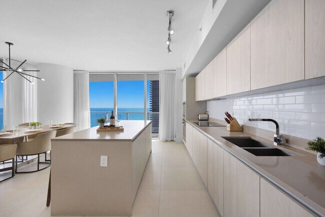 Building Photo - 4111 S Ocean Dr