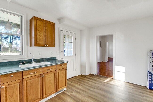 Building Photo - 366 High St