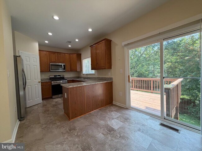 Building Photo - 359 Snyder Ln