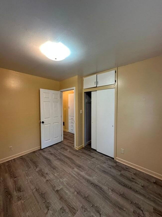 Building Photo - 2 Bedroom House