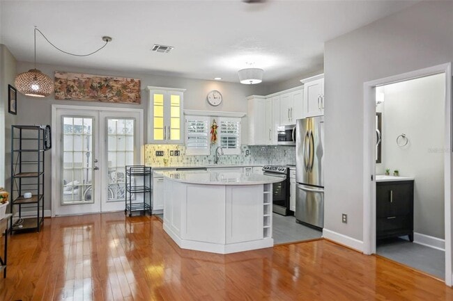 Building Photo - 632 Charles Ct S