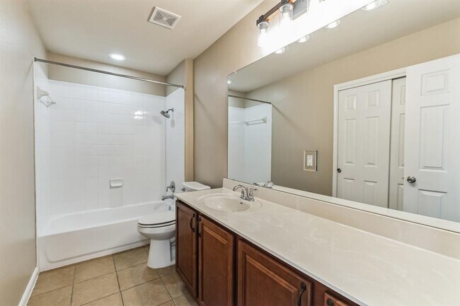 Building Photo - 2519 Nightshade Dr