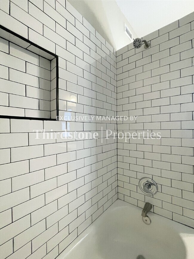 Building Photo - 1230 N Liberty St