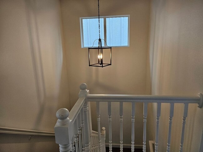 Building Photo - Modern 3 Bedroom, 2.5 Bath Home in Hillsboro with Granite Countertops and 2 Car Garage!