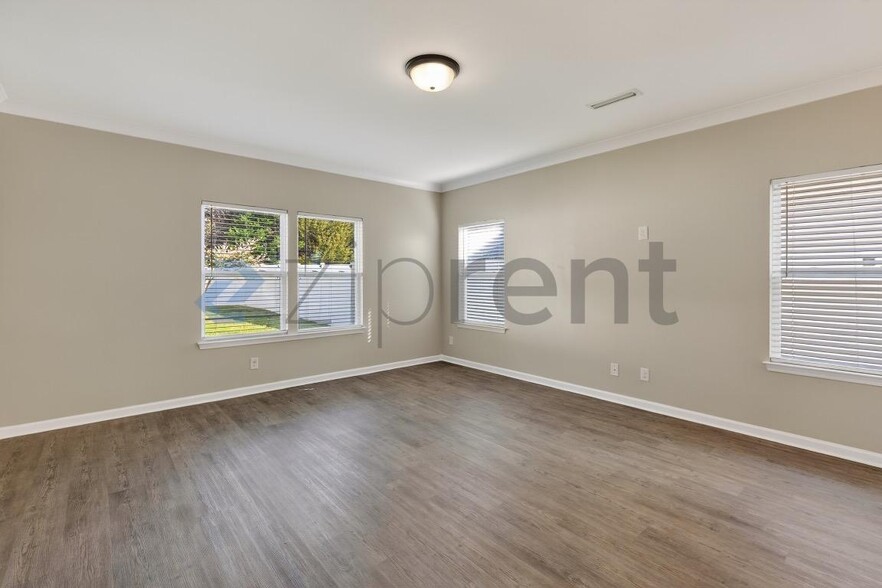 Building Photo - 291 Ranlo Ave