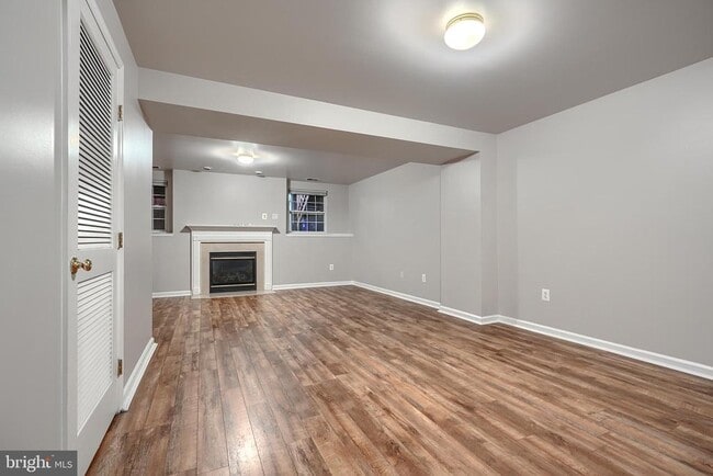 Building Photo - 8820 Papillon Dr