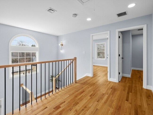 Building Photo - 165 Hartford St