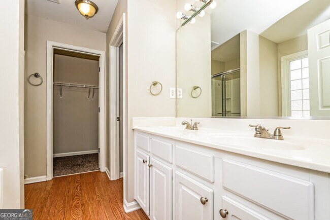 Building Photo - 129 Lantana Dr