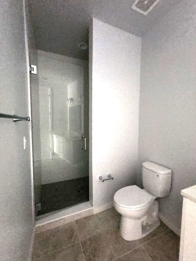 Building Photo - Beautiful 3-Bed, 3.5-Bath Townhome in Tampa (MOVE-IN SPECIAL, 50% OFF 2ND MONTH)