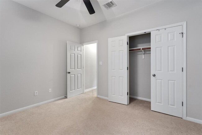 Building Photo - 390 Clarence Ct