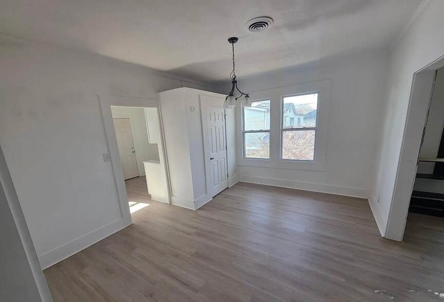 Building Photo - 572 2nd St