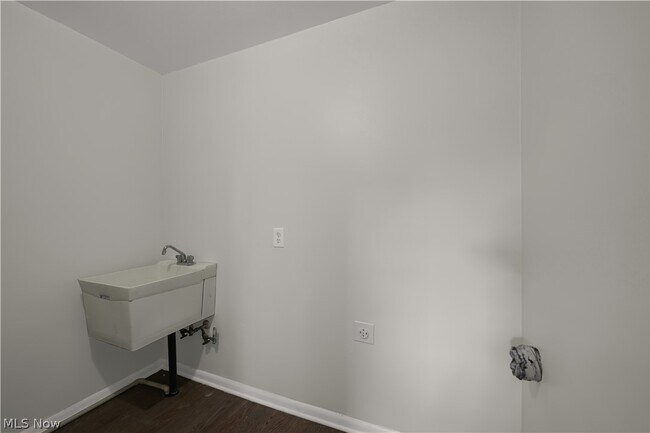 Building Photo - 12114 Milligan Ave