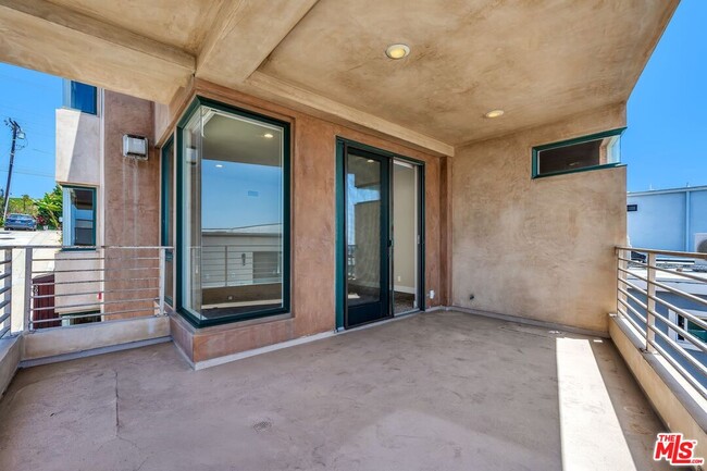 Building Photo - 308 Gull St