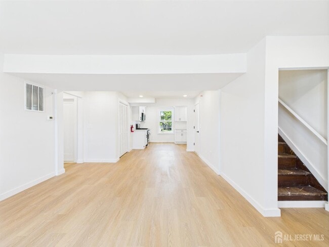 Building Photo - 10 W Railroad Ave