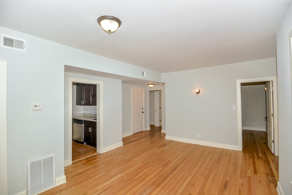 Building Photo - 4110 N Ashland Ave