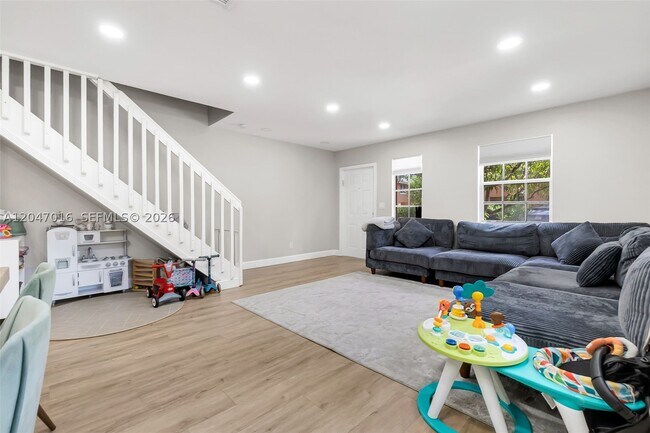 Building Photo - 6819 Sienna Club Dr