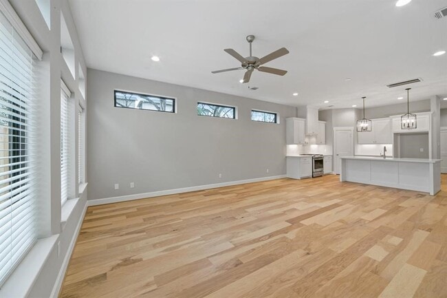 Building Photo - 1121 E 27th St