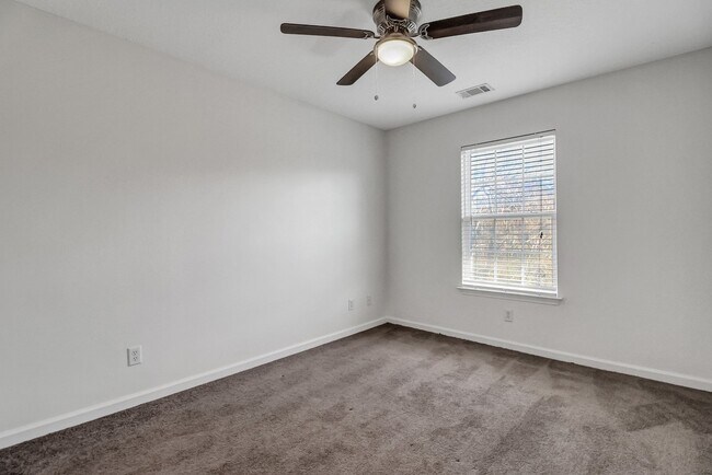 Building Photo - 324 Laurel Oak Ln