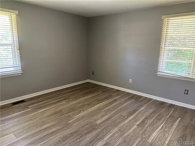 Building Photo - 7841 Transit Rd