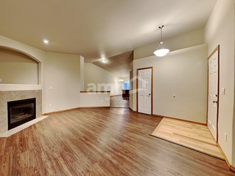 Building Photo - 16625 91st Ave SE