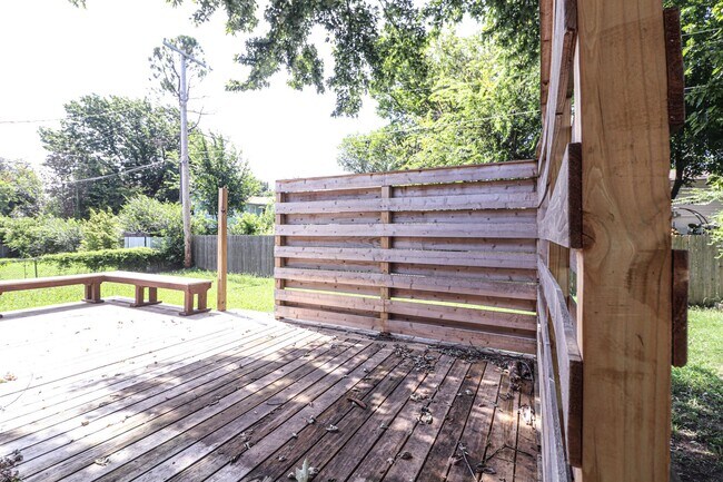 Building Photo - Darling 3 Bedroom With Hardwood Floors!