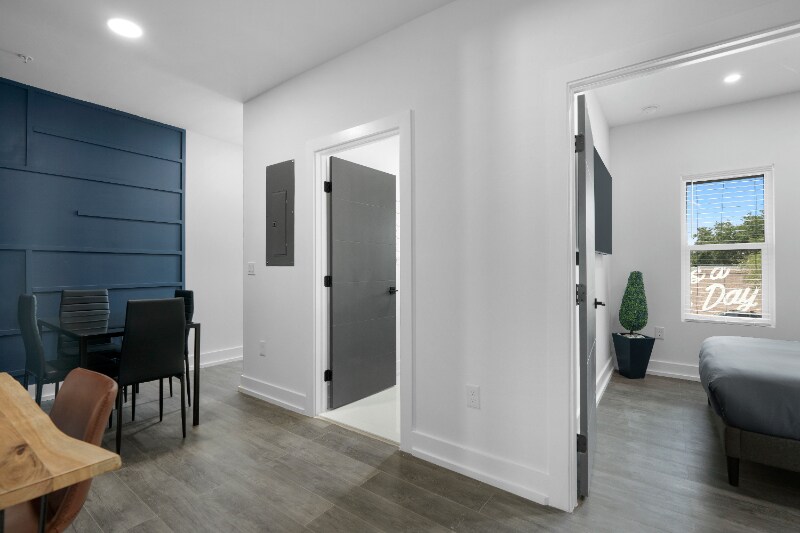 Building Photo - 927 S Howard Ave
