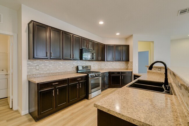 Building Photo - 3- Bedroom, 2- Bathroom home in Mountain's...