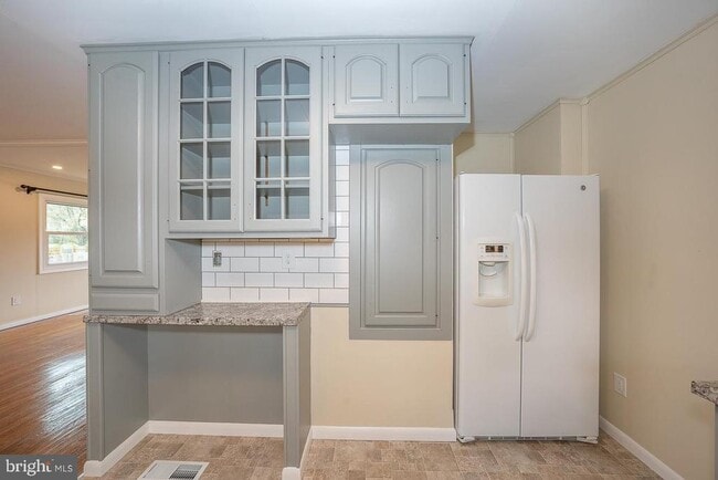 Building Photo - 437 Meadowcroft Rd