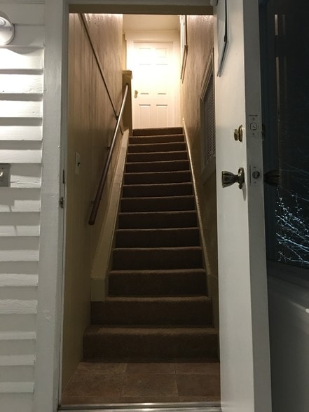 ENTRANCE - 133 Curry Ave