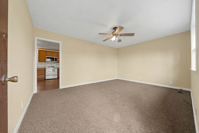 Building Photo - 3 Bedroom Home For Rent Near Needmore Road!