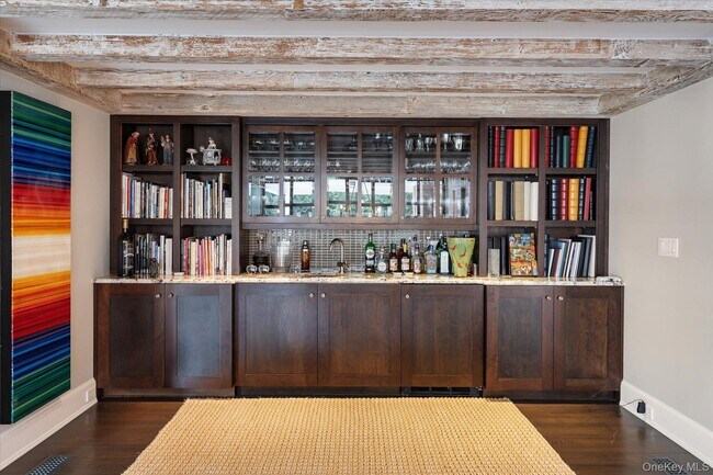 Building Photo - 231 Flying Point Rd