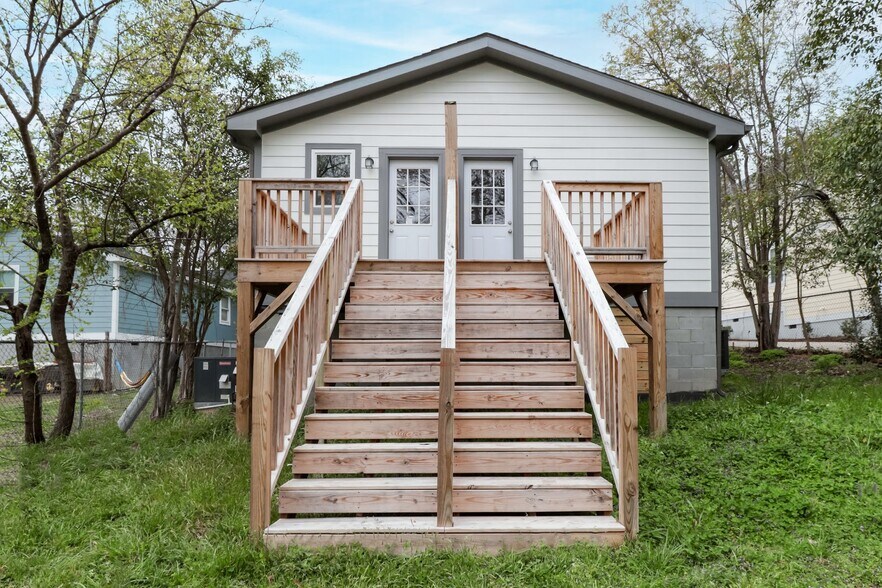 Building Photo - 2213 Fitzgerald Ave