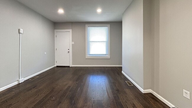 Building Photo - Beautiful 3 Bedroom Home