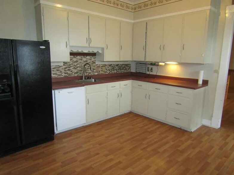 Kitchen - 16 Park St