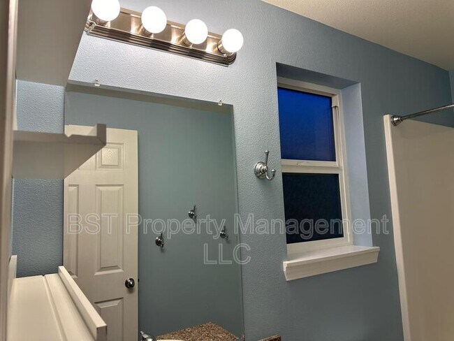 Building Photo - 6913 Owl Dr SE