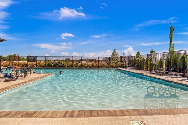 Building Photo - 1740 E State Ave