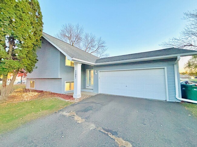 Hidden Gem! 4bed 2bath Single Family Home... - Hidden Gem!  4bed 2bath Single Family Home...