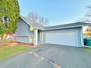 Building Photo - Hidden Gem!  4bed 2bath Single Family Home in Maple Grove, Featuring a Fenced in Back Yard