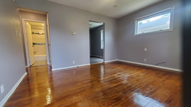 Building Photo - 3929 Larchmont St