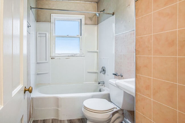 Building Photo - Inviting 3 Bedroom Home with Large Basement