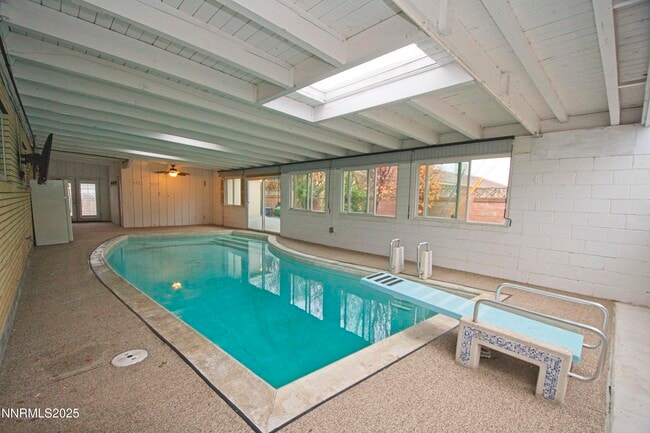 Building Photo - 601 Ivy St