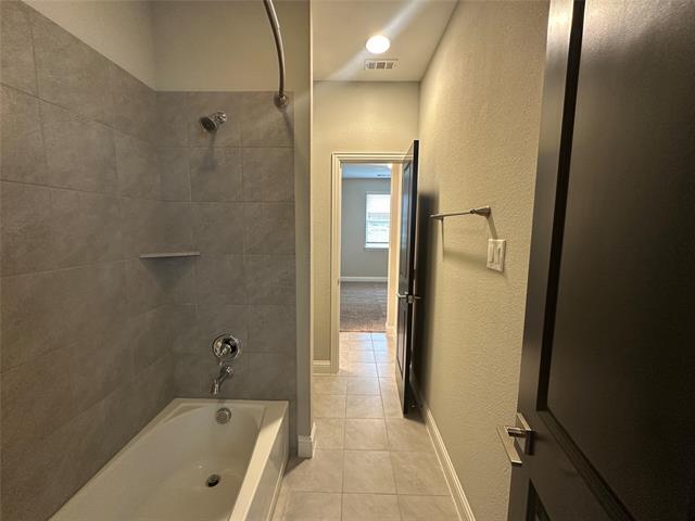 Building Photo - 7105 Royal View Dr