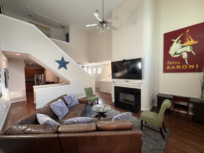 Building Photo - 5810 Darling St